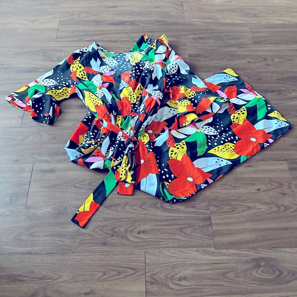 TRUE DESTINY vibrant sexy jumper, snap closer at chest, belted, wide leg, XL……..